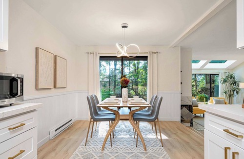 Bridle Trails Cottage | Marbella Lane-cozy Luxury Townhome Near Microsoft
