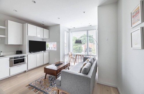 H Street Corridor Apartment | Marvelous H Street 1BR w/W/D, nr Light Rail Station, by Blueground