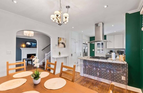 Del Ray House | Massive 5BR Historic CozySuites House