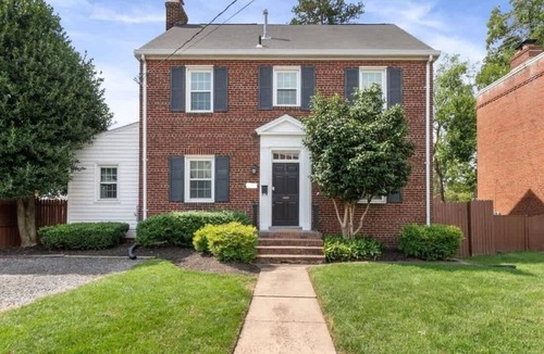 Del Ray House | Massive 5BR Historic CozySuites House