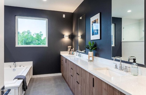 Govalle House | Massive Compound w Pool & Hot tub, Near Rainey St
