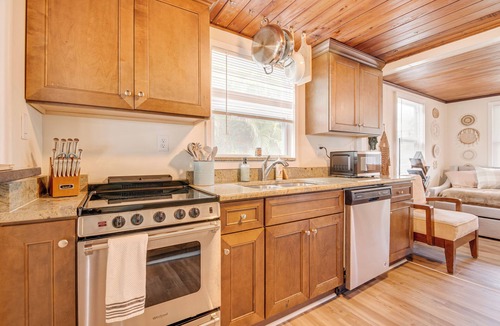 Merritt Island Cottage | Merritt Island Home w/Deck & River View!