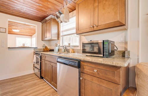 Merritt Island Cottage | Merritt Island Home w/Deck & River View!