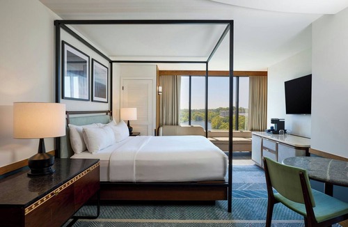 Town Center Hotel | Merriweather Lakehouse, Autograph Collection