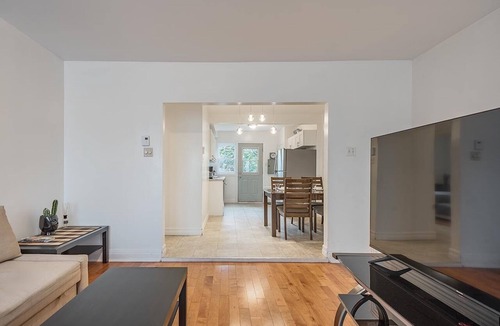Ahuntsic Apartment | Metro Sauvé - Cosy apartment - 2 Bedrooms Queen beds