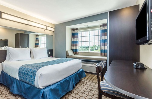 Spring Hill Hotel | Microtel Inn & Suites by Wyndham Spring Hill/Weeki Wachee
