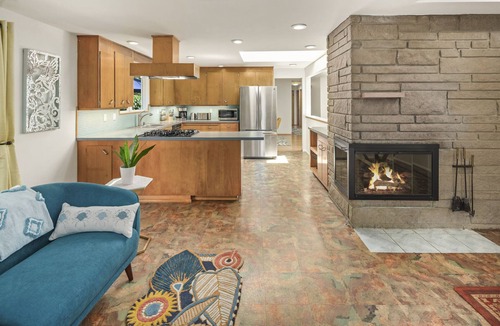 Lake Forest Park House | Mid century modern retreat w/expansive garden and central A/C