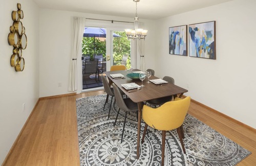 Lake Forest Park House | Mid century modern retreat w/expansive garden and central A/C