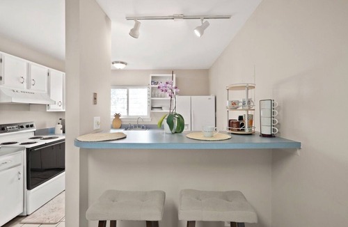 Springfield House | Mid-century modern 3-bedroom house near metro in peaceful Springfield, VA