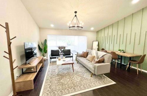 Temple Terrace House | Mid Century Villa With Community Pool! Close to Busch Gardens