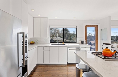 Fauntleroy House | Mid-Mod Seattle Escape - Sauna + Special + MAJOR INTERNATIONAL SPORTING EVENT