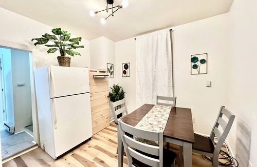 Stockade Historic District Apartment | Mid term Downtown Apartment