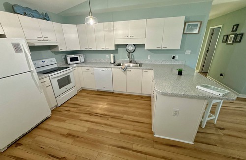 Emerald Isle House | Middle of the Row Duplex, Quiet, and Cozy, 3 bed/2 bath