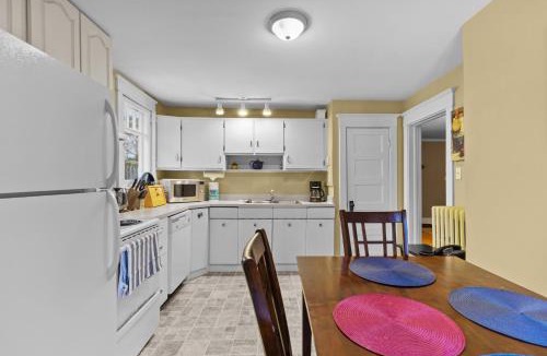 Waterford Valley Apartment | Midstream Modern 2BR Wi-Fi Parking