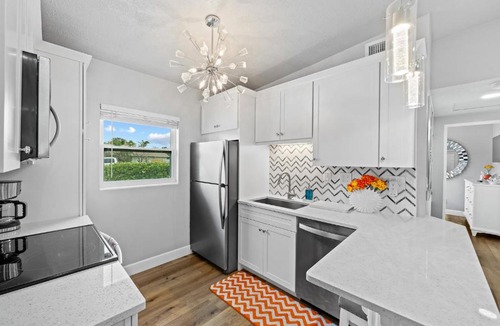 Cocoa Beach Apartment | Midtown Cottage - In the heart of Cocoa Beach