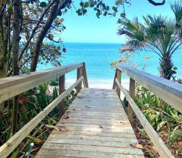 Englewood House | Miles of Private Beach-4BR Beach Access Cottage with SUPs Kyaks-Pets Ok