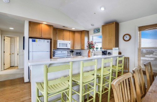 Sea Retreat House | Miller Cottage - Semi OF Home in Kitty Hawk with Hot Tub