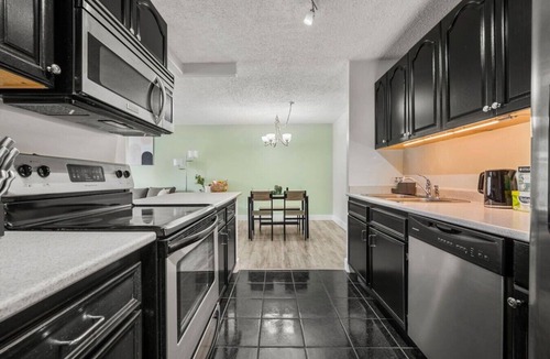 Victoria Park Apartment | Min to Saddledome | 2 Bed | Central