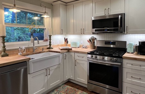 Highlands Cottage | Misty Mountain Cottage. Scaly Mtn enchanting 3 bedroom/2 bath, sleeps 6+fire pit