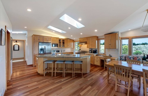 Salmon Creek House | Miwok Escape-Pet Friendly, Nestled in the sand dunes, Short walk to Beach