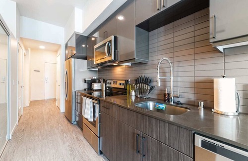Downtown Apartment | Modern 1BR 1BA - Long Term Gym Parking Redmond DT