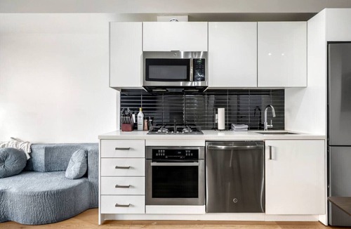 Connaught Condo | Modern 1BR City Escape w/Balcony near DT Calgary!