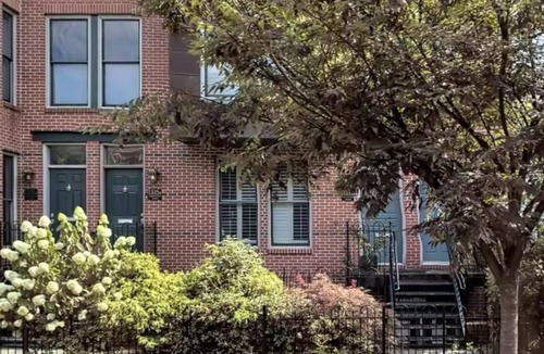 Kingman Park Condo | Modern 2,000 sqft Capitol Hill luxury condo: fireplace, free parking and WiFi