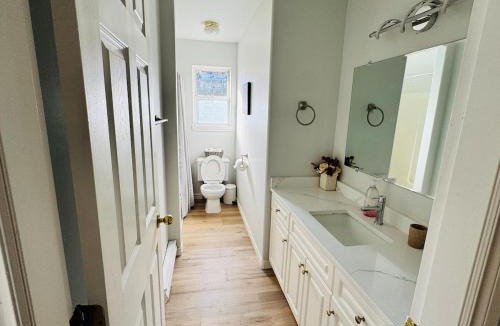 Langford House | Modern 2-Bed, 2-Bath Main Suite in Langford