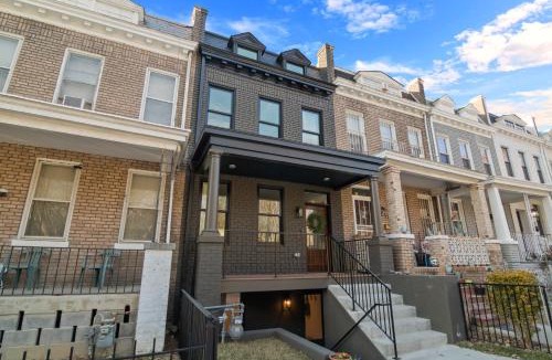 Petworth Apartment | Modern 2 Bedroom City Retreat