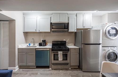 Anacostia Apartment | MODERN 2 BR Condo Near Transportation + 10 Min to Downtown