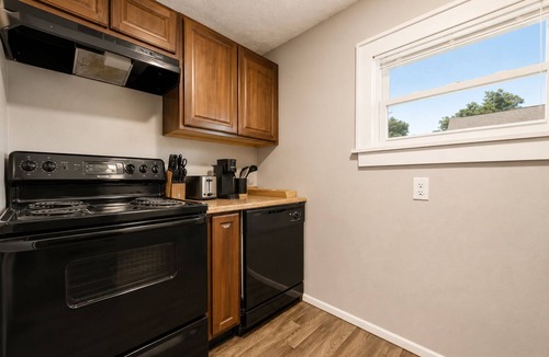 Weinland Park Apartment | Modern 2BD 1BA Near OSU Fairgrounds FREE Parking