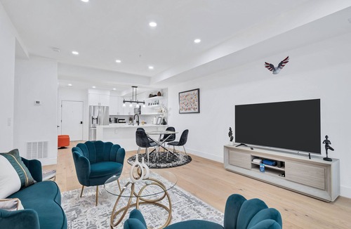 Brightwood Park Condo | Modern 2BR/2BA with Roof Patio