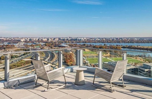 Crystal City Apartment | Modern | 2BR Apartment with Balcony | Crystal City Arlington | by GLS