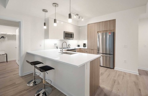 NoMa Hotel | Modern 2BR Haven Near the Metro | Seamless Keyless Entry