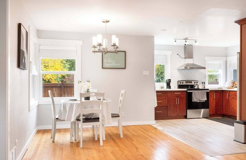 Ravenna House | Modern 2BR Home in Ravenna, Near UW, Green Lake