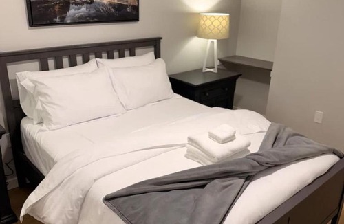 Calgary House | Modern 2BR Suite Private Entry Parking Laundry