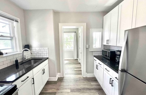Weinland Park House | Modern 3 Bed- Near OSU- Walkable to Short North