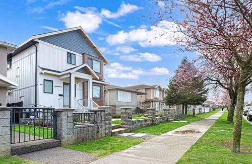 Renfrew-Collingwood House | Modern 3BR Gem | Close to Transit | 15m to DT