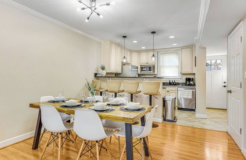 Potomac West House | Modern 3BR Home in Alexandria and 6 min to DCA