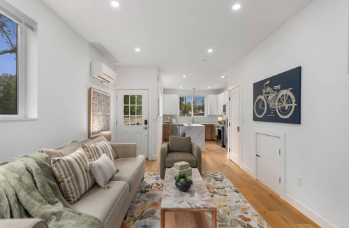 Mid-Beacon Hill House | Modern 3BR house. Near downtown Seattle attractions. SeaTac Airport