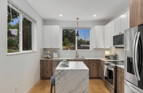 Mid-Beacon Hill House | Modern 3BR house. Near downtown Seattle attractions. SeaTac Airport