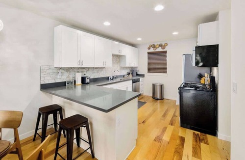 Cedar Heights Condo | Modern 3BR Townhouse Patio & Pet-Friendly Comfort