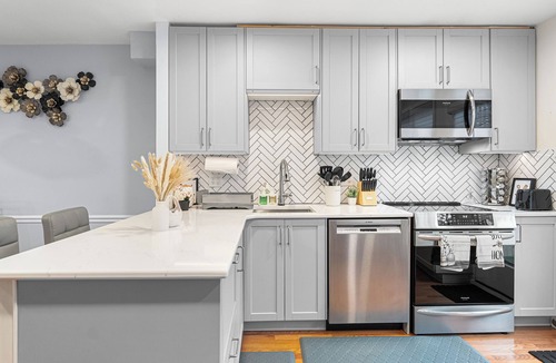 Old Town West House | Modern 4BR Getaway 3 Min to Old Town 1 Mil to Waterfront Walk to Metro