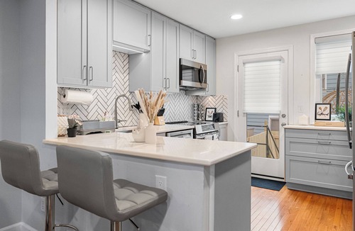 Old Town West House | Modern 4BR Getaway 3 Min to Old Town 1 Mil to Waterfront Walk to Metro