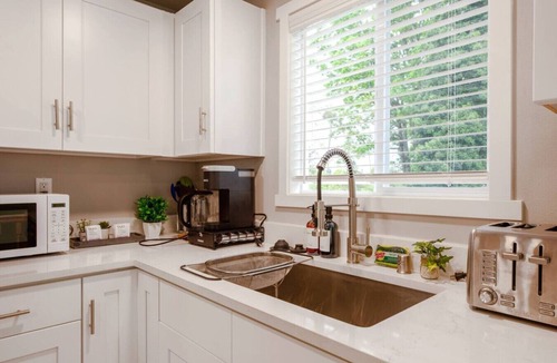 Bryn Mawr-Skyway House | Modern 5BR 3BA Remodeled Home with BBQ Backyard