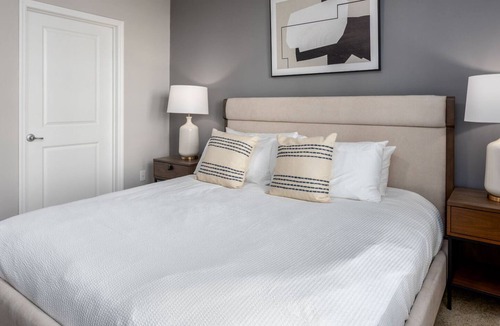 Northwest Columbus Apartment | Modern Apartment in Prime Location (ID8193X50)