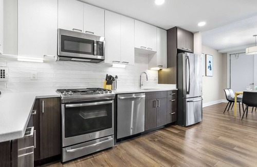 Crystal City Apartment | Modern Apt w/Easy Access to Airport & Metro