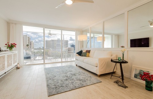 Vanderbilt Beach Condo | Modern, bright Vanderbilt beach condo