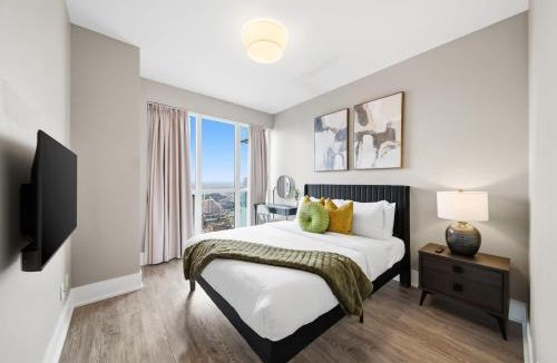 Toronto Entertainment District Apartment | Modern City Condo with Parking Walk to CN Tower