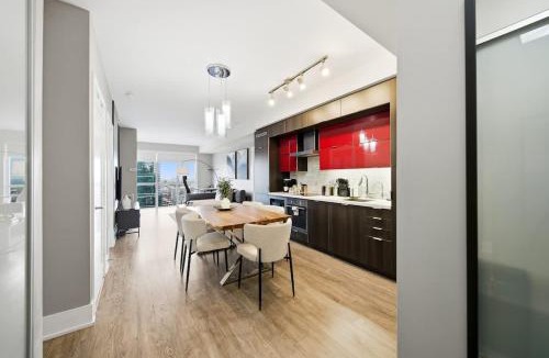 Toronto Entertainment District Apartment | Modern City Condo with Parking Walk to CN Tower